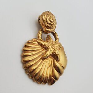 Seashells Gold Pendant Starfish Textured Ribbed 3D Matte Nautilus Gold Tone Gift